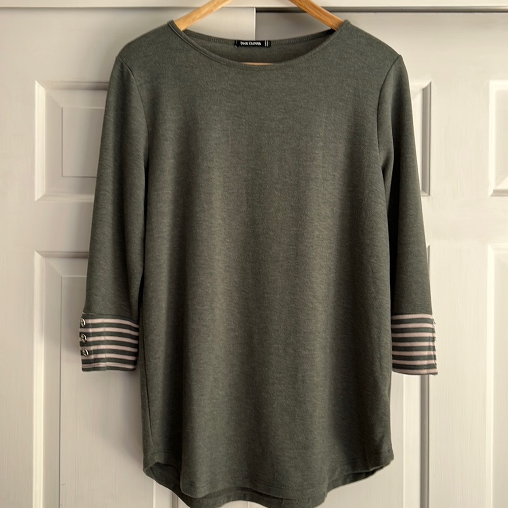 Pink Clover green top with 3/4 sleeves, size medium